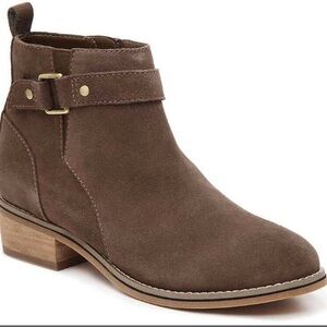 Blondo “Luca” Brown Suede Ankle Boots 8